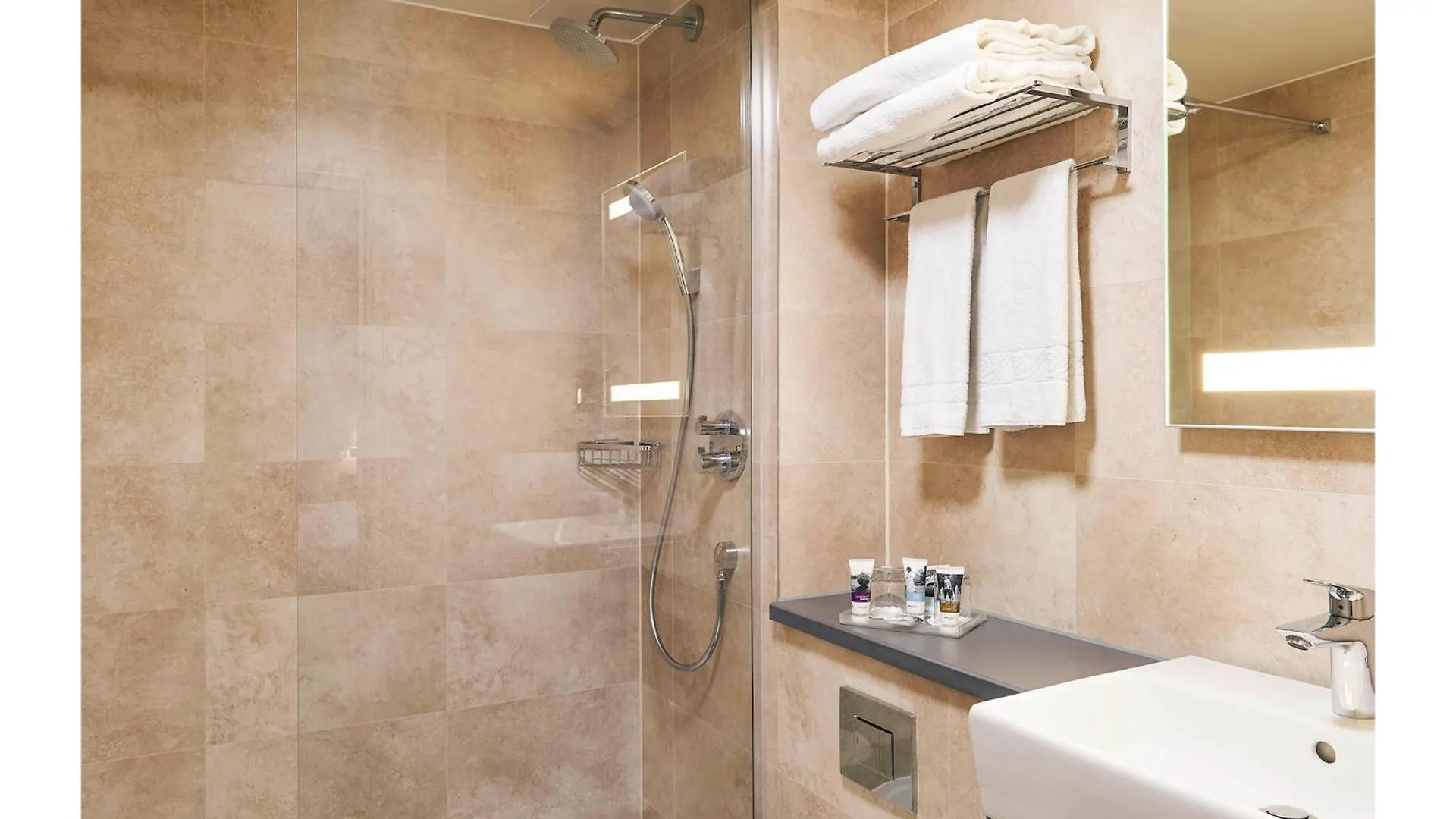 Exeter Rougemont Station Experience By Palette Resorts Hotel
